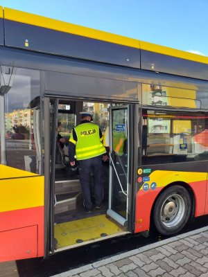 kontrola komunikacji miejskiej pod kątem stosowania obostrzeń związanych z Covid19