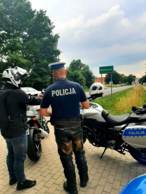 BEZPIECZNY MOTOCYKLISTA JESIENIĄ