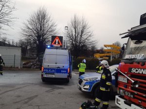 specjalistyczny radiowóz do obsługi wypadków -APRD czyli Ambulans Pogotowia Ruchu Drogowego oraz radiowóz Straży Pożarnej