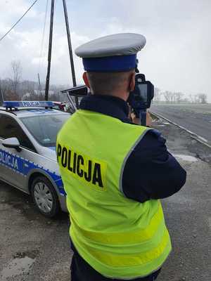 Stracił prawo jazdy, otrzymał mandat na kwotę 2000 zł i 10 pkt. karnych, a wszystko to przez nadmierną prędkość