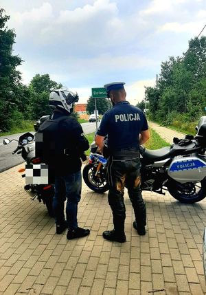 MOTOCYKLISTO KORZYSTAJ BEZPIECZNIE ZE SŁONECZNEJ POGODY