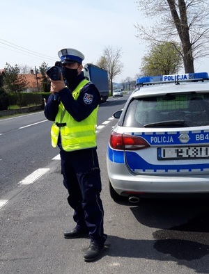 Przed nami weekend z dobrą pogodą - apel świdnickich policjantów do motocyklistów i kierowców aut o ostrożną jazdę!