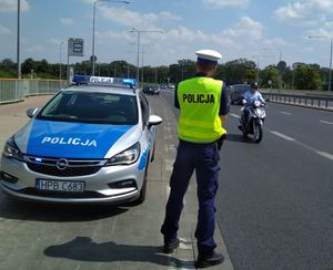 PIĘKNA POGODA NIE ZAPEWNIA BEZPIECZEŃSTWA NA DROGACH! ŚWIDNICCY POLICJANCI APELUJĄ O ROZWAGĘ !