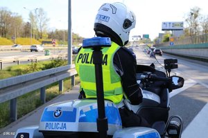 PRZED NAMI DŁUGI WEEKEND WIELKANOCNY. Świdniccy policjanci apelują! PAMIĘTAJMY O BEZPIECZEŃSTWIE NA DROGACH