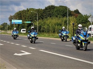 BEZPIECZNY MOTOCYKLISTA JESIENIĄ