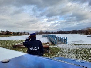 Pamiętaj, wejście na lód może zakończyć się tragicznie. Nie ryzykuj! Korzystaj tylko ze sztucznych lodowisk!