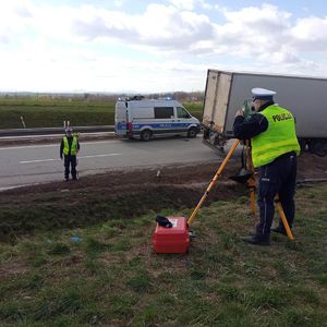 Świdniccy policjanci pracowali na miejscu tragicznego wypadku na A4 pod Wrocławiem. W zderzeniu busa i ciężarówki  zginęły trzy osoby, a pięć zostało rannych