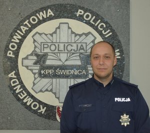 ZAGŁOSUJ na młodszego aspiranta Łukasza Piecha - twojego SUPER DZIELNICOWEGO z Posterunku Policji w Marcinowicach