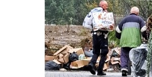 Świdniccy policjanci nadal pomagają na terenach objętych powodzią