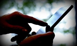 Zamówił markowy telefon wart kilka tysięcy za niecałe 400 złotych...został oszukany. Apelujemy o ostrożność i rozwagę przy super promocjach!