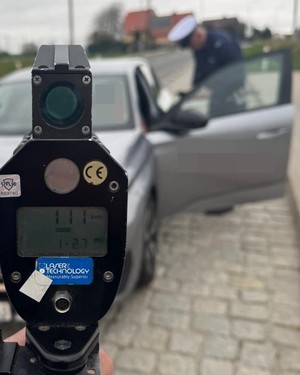 Policjanci z Wydziału Ruchu Drogowego czuwają nad bezpieczeństwem – kolejny kierowca na terenie „Modliszówki” znacznie przekroczył prędkość