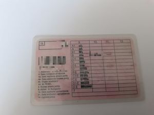 Punkty karne, mandat oraz utrata prawa jazdy to efekt przekroczenia prędkości w terenie zabudowanym aż o 72 km/h