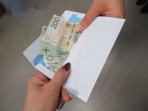 Uwaga na oszustwa „na pracownika banku”! 66-latka straciła ponad 64 tysiące złotych