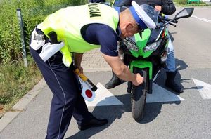 Przed nami długi weekend – zadbaj o bezpieczeństwo podczas podróży