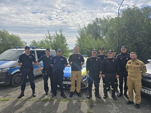 Policja oraz Straż Pożarna dbają o bezpieczeństwo nad wodą.