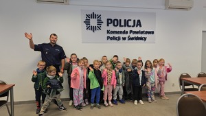 Przedszkolaki z „Słoneczka” w świdnickiej komendzie