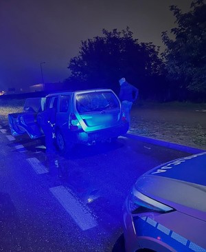 Kierował pojazdem pomimo sądowego zakazu ale to nie wszystko