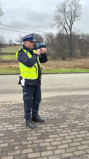 Świdniccy policjanci apelują o ostrożność na drogach przed Sylwestrem
