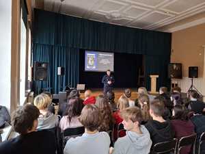 Kolejne spotkanie profilaktyczne z młodzieżą – o odpowiedzialności prawnej i cyberzagrożeniach.