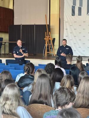 Profilaktyczne spotkanie z młodzieżą – o cyberzagrożeniach i odpowiedzialności prawnej