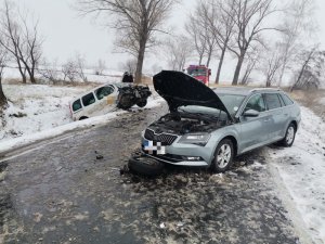 W WARUNKACH ZIMOWYCH KORZYSTAJ BEZPIECZNIE Z DROGI