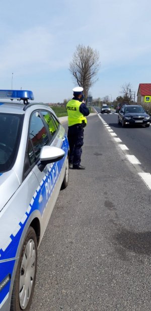 PIĘKNA POGODA NIE ZAPEWNIA BEZPIECZEŃSTWA NA DROGACH! ŚWIDNICCY POLICJANCI APELUJĄ O ROZWAGĘ !