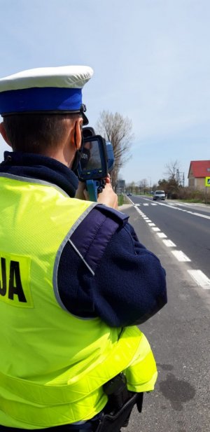 PIĘKNA POGODA NIE ZAPEWNIA BEZPIECZEŃSTWA NA DROGACH! ŚWIDNICCY POLICJANCI APELUJĄ O ROZWAGĘ !